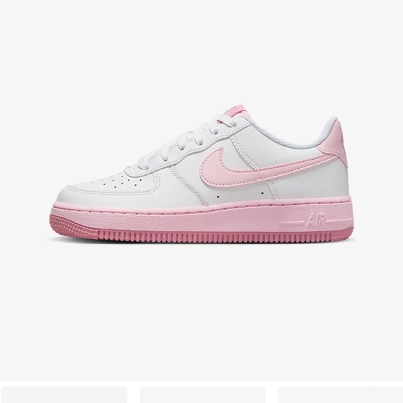 Nike Shoes - Nike Air Force One Big Girls 6Y EUC